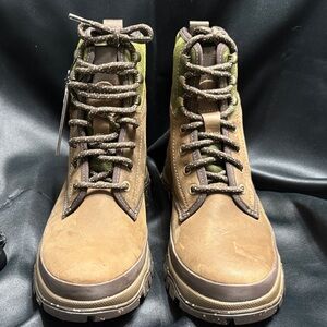 Ariat Women’s NWT Tan and Olive Waterproof  Boots